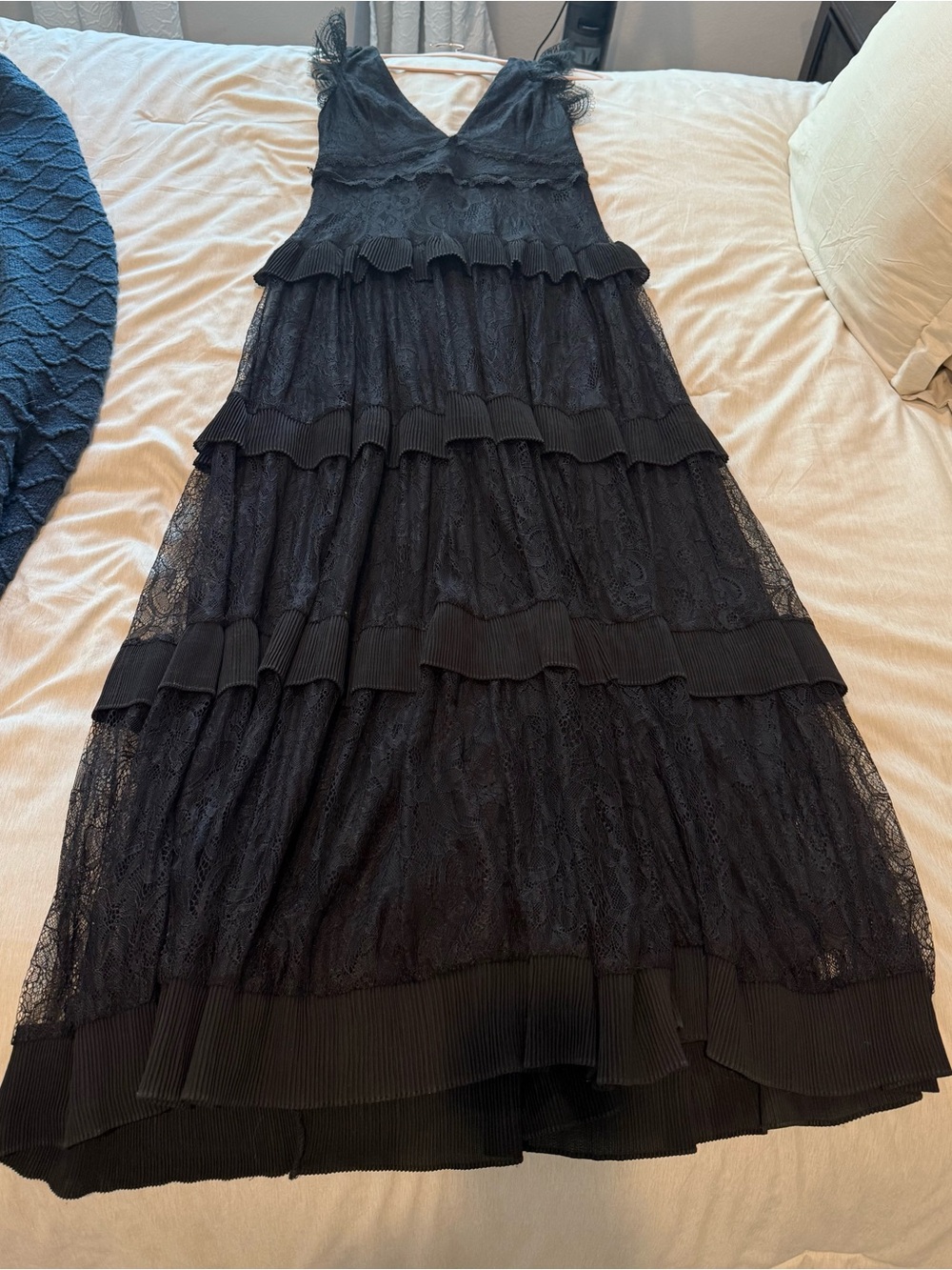 Lulu's Black Lace Tiered V-Neck Maxi Skirt Dress